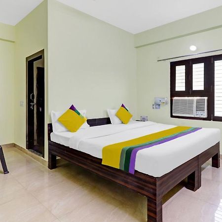 Hotel Pragati Palace Mathura Exterior foto