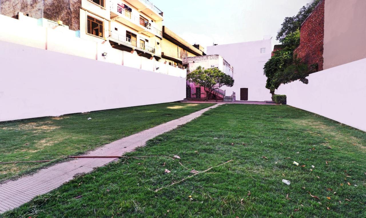 Hotel Pragati Palace Mathura Exterior foto